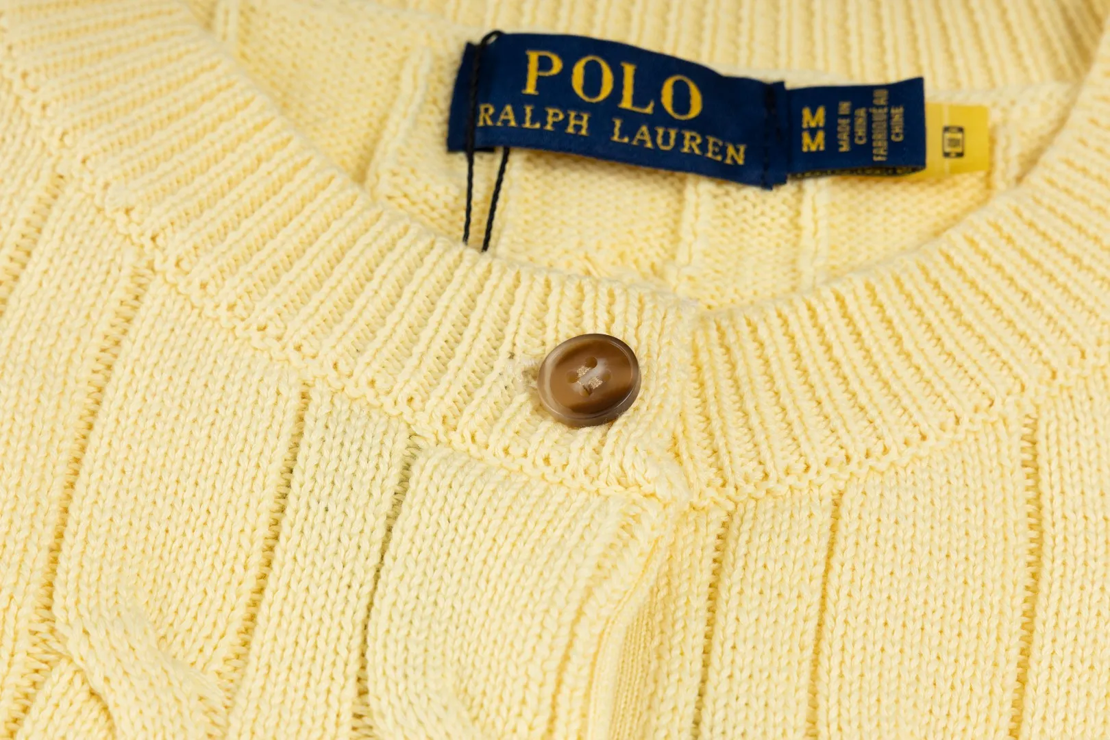 P230 #R93 RALPH LAUREN Ralph Lauren twelve colors classic small label embroidery logo seven-button knitted cable cardigan sweater women's top, high-density LOGO embroidery on the chest, original customization of tag accessories. Made of pure cotton yarn, pure cotton is skin-friendly and comfortable, small label war horse embroidered twist button cardigan sweater 🐎 high quality, follow the blogger to learn how to wear it! Let’s buy a Ralph Lauren cable sweater. It’s a super hard-to-find series after it became popular. It’s hard to find one on the official website. It’s simple and practical to wear, with a lazy and loose feel. The thickened fabric has more texture, feels soft and delicate, and has a loose fit. Whether worn alone or layered, you can wear different styles of fashion with just one piece!   Size: